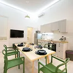 Very - Sunny - Comfy بودابست