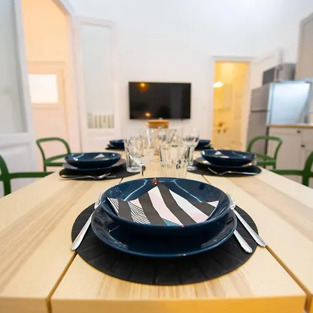 Very - Sunny - Comfy Boedapest